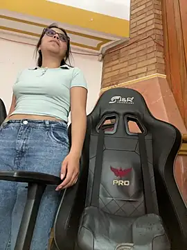 Snapshot of SaritaHot_69 chatting on 03.10.25 SaritaHot 69 online show from 03.10.25