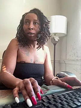 LeyaHoneybuns online show from 02.18.25