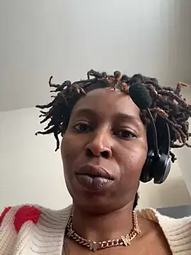 LeyaHoneybuns online show from 03.12.25