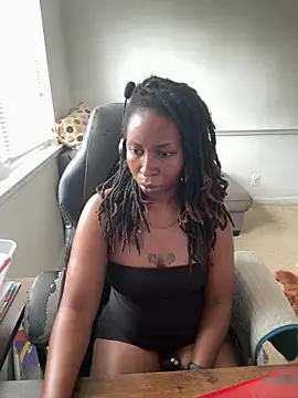 LeyaHoneybuns online show from 05.27.26