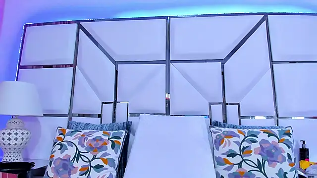 RileySweett online show from 02.14.25