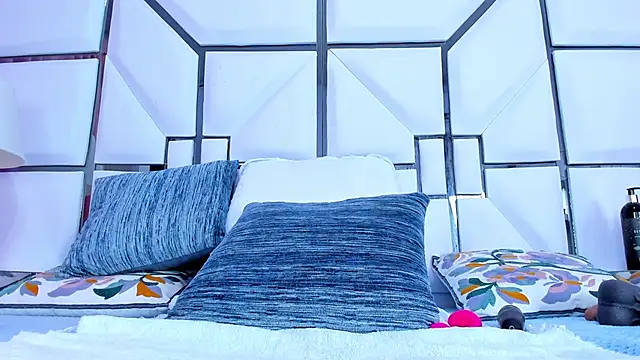 RileySweett online show from 02.21.25