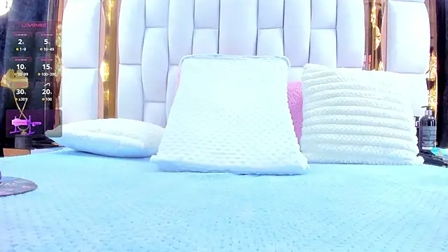 RileySweett online show from 11.20.25