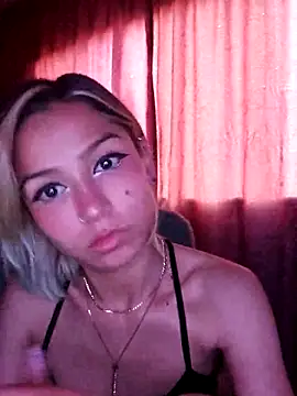 Snapshot of avery_fox chatting on 03.09.25 avery fox online show from 03.09.25