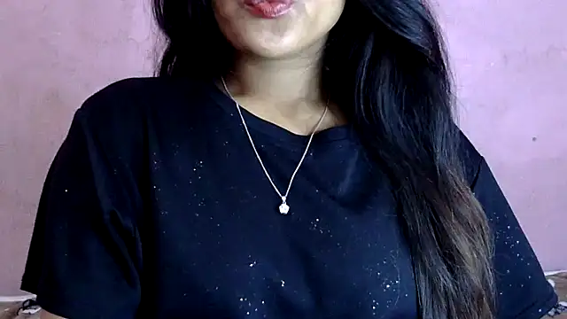 Snapshot of charming_karishma chatting on 12.14.24 charming karishma online show from 12.14.24