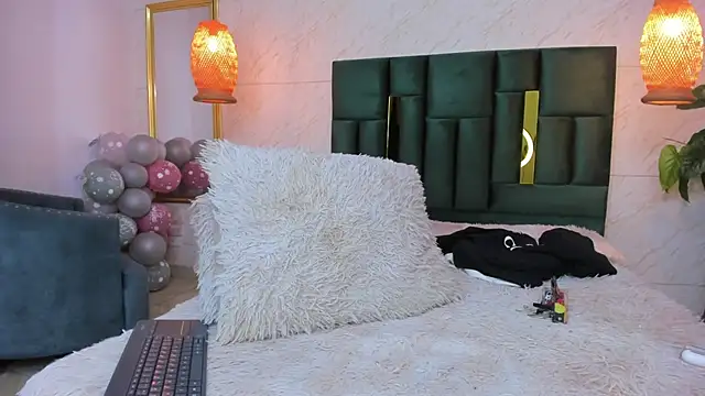 Snapshot of Levy_Steve chatting on 10.17.25 Levy Steve online show from 10.17.25