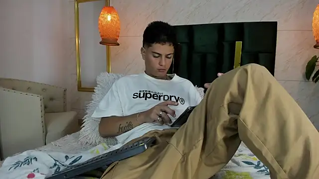 Snapshot of Levy_Steve chatting on 11.06.25 Levy Steve online show from 11.06.25