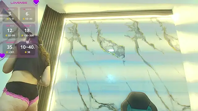 Snapshot of Lindsey8 chatting on 02.02.26 Lindsey8 online show from 02.02.26