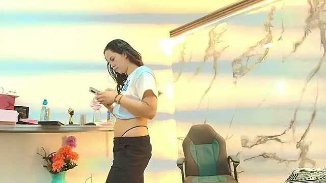 Snapshot of Lindsey8 chatting on 02.04.26 Lindsey8 online show from 02.04.26