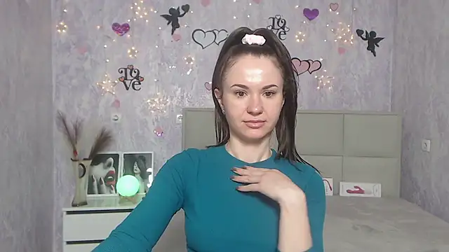 KaraCriegs online show from 03.10.25