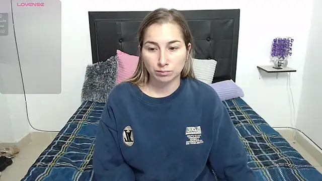 Snapshot of Iris_love18 chatting on 02.13.25 Iris love18 online show from 02.13.25