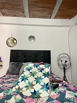 Snapshot of Iris_love18 chatting on 02.24.25 Iris love18 online show from 02.24.25