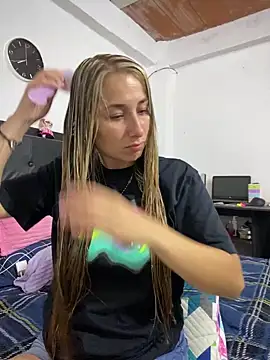 Snapshot of Iris_love18 chatting on 03.22.25 Iris love18 online show from 03.22.25