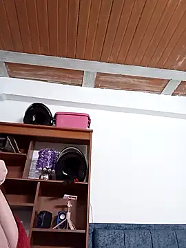 Snapshot of Iris_love18 chatting on 10.28.25 Iris love18 online show from 10.28.25