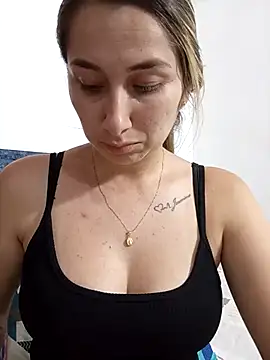 Snapshot of Iris_love18 chatting on 10.29.25 Iris love18 online show from 10.29.25