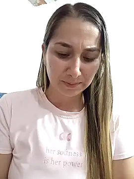 Snapshot of Iris_love18 chatting on 11.02.25 Iris love18 online show from 11.02.25