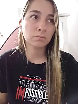 Snapshot of Iris_love18 chatting on 11.19.25 Iris love18 online show from 11.19.25