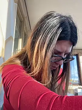 NadiraNoor online show from 10.12.25