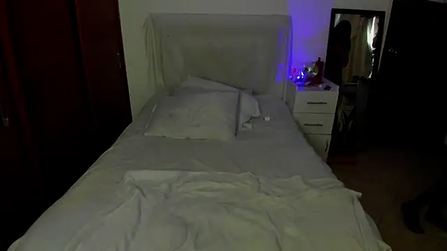 Lucyerobbie online show from 11.15.25