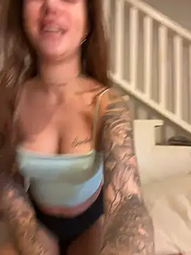 EmiliaCatalina online show from 02.12.25