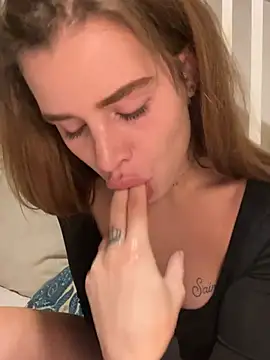 EmiliaCatalina online show from 02.23.25