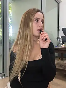 EmiliaCatalina online show from 11.27.25