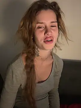 EmiliaCatalina online show from 03.05.26