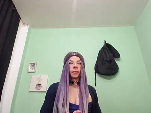 Snapshot of candyladyboy chatting on 11.30.25 candyladyboy online show from 11.30.25