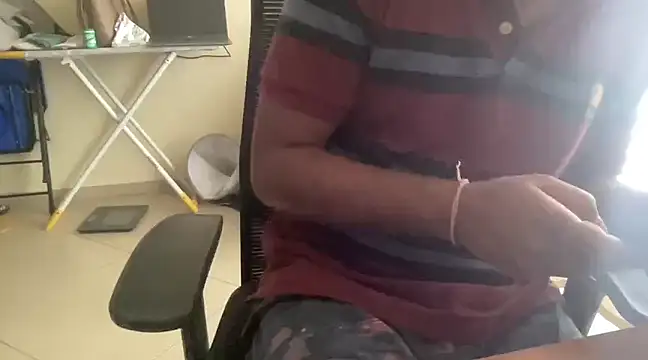 Snapshot of dhruv-sluppy chatting on 03.10.25 dhruv-sluppy online show from 03.10.25