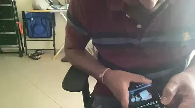 Snapshot of dhruv-sluppy chatting on 03.10.25 dhruv-sluppy online show from 03.10.25