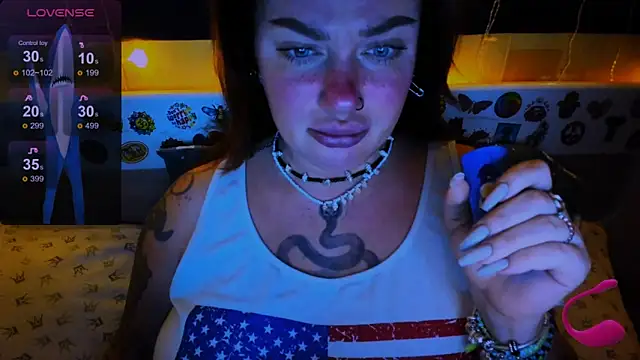 Snapshot of EllieOz chatting on 01.12.25 EllieOz online show from 01.12.25