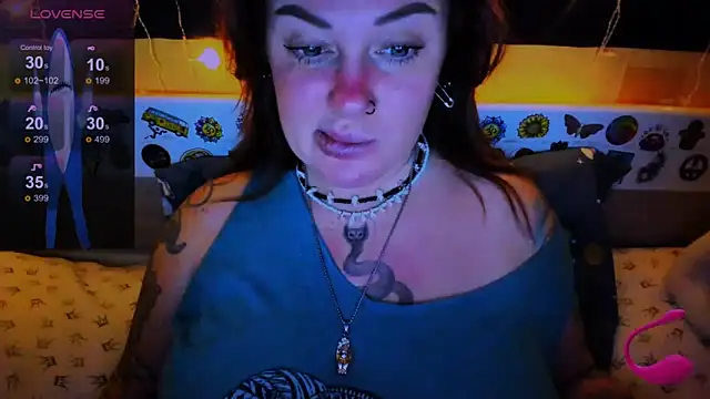 Snapshot of EllieOz chatting on 01.13.25 EllieOz online show from 01.13.25