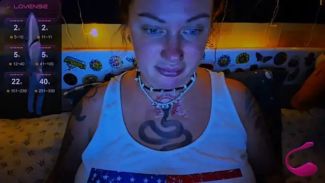 Snapshot of EllieOz chatting on 01.14.25 EllieOz online show from 01.14.25