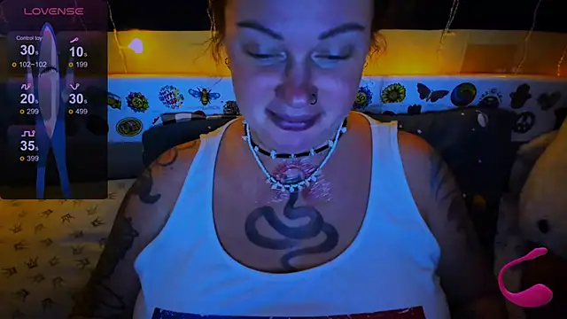 Snapshot of EllieOz chatting on 01.14.25 EllieOz online show from 01.14.25