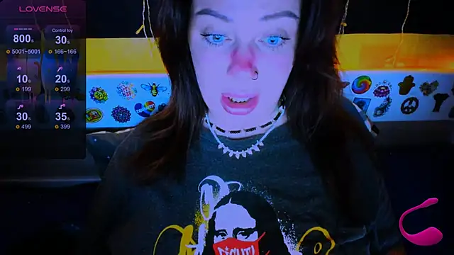 Snapshot of EllieOz chatting on 03.21.25 EllieOz online show from 03.21.25