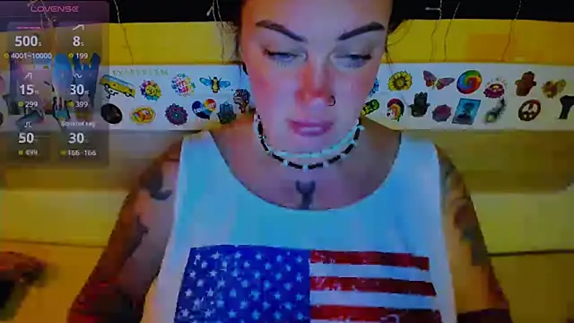 Snapshot of EllieOz chatting on 09.15.25 EllieOz online show from 09.15.25