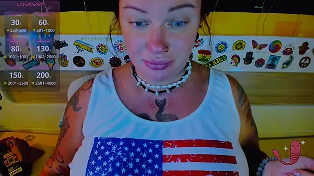 Snapshot of EllieOz chatting on 09.20.25 EllieOz online show from 09.20.25