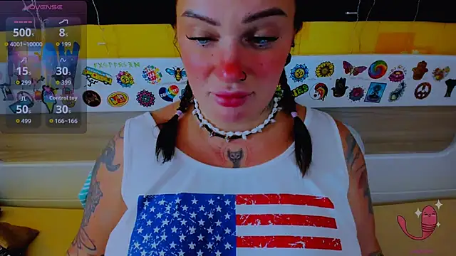 Snapshot of EllieOz chatting on 09.21.25 EllieOz online show from 09.21.25