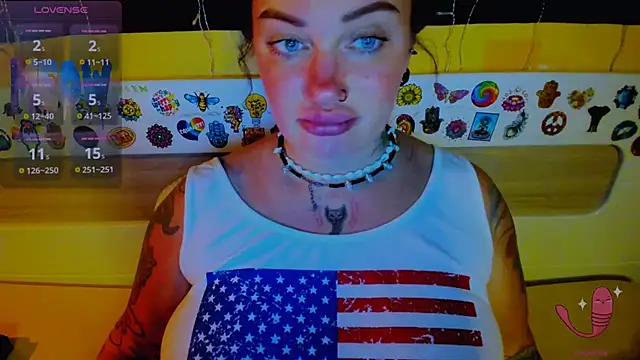 Snapshot of EllieOz chatting on 09.22.25 EllieOz online show from 09.22.25