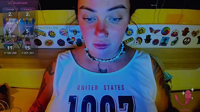 Snapshot of EllieOz chatting on 09.27.25 EllieOz online show from 09.27.25