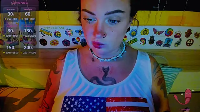 Snapshot of EllieOz chatting on 11.01.25 EllieOz online show from 11.01.25