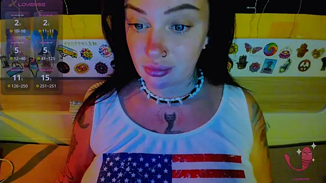 Snapshot of EllieOz chatting on 11.15.25 EllieOz online show from 11.15.25