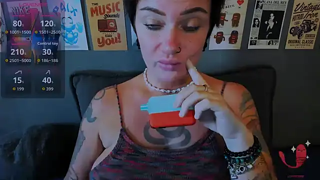 Snapshot of EllieOz chatting on 07.15.26 EllieOz online show from 07.15.26