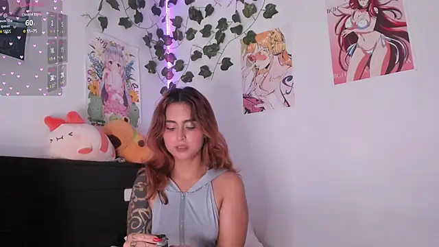 Snapshot of Violette-Ramirez01 chatting on 12.22.24 Violette-Ramirez01 online show from 12.22.24