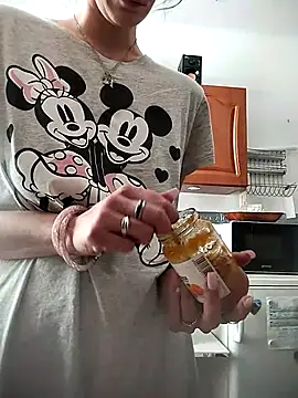 LauraBaby online show from 09.29.25