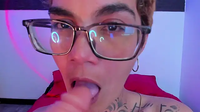 Snapshot of anaroman01 chatting on 12.21.24 anaroman01 online show from 12.21.24