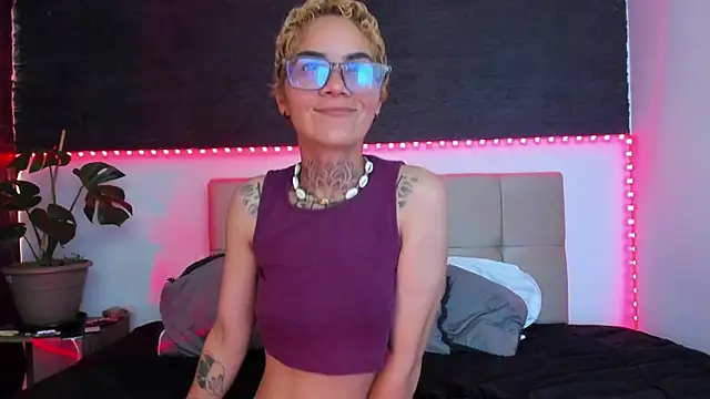 Snapshot of anaroman01 chatting on 01.18.25 anaroman01 online show from 01.18.25