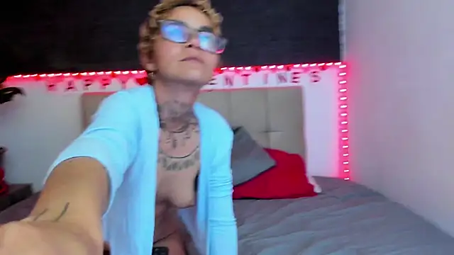 Snapshot of anaroman01 chatting on 02.08.25 anaroman01 online show from 02.08.25