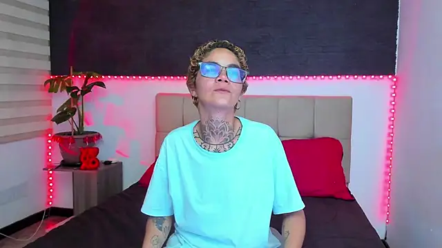 Snapshot of anaroman01 chatting on 02.22.25 anaroman01 online show from 02.22.25