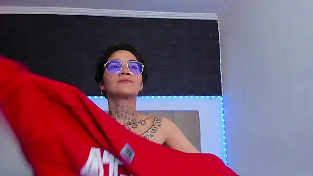 Snapshot of anaroman01 chatting on 09.10.25 anaroman01 online show from 09.10.25